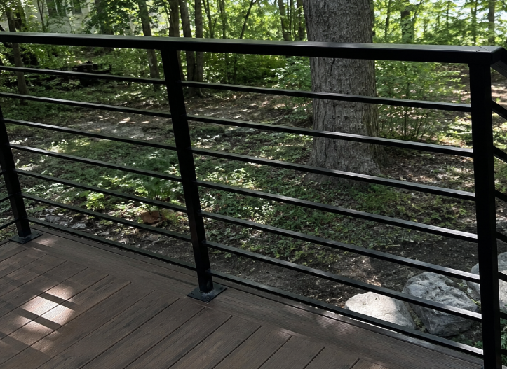 Horizontal Railing on an Ottawa-area deck